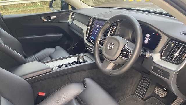 Used Volvo XC60 Plus 250 HP (183 kW) 2024 Grey SUV