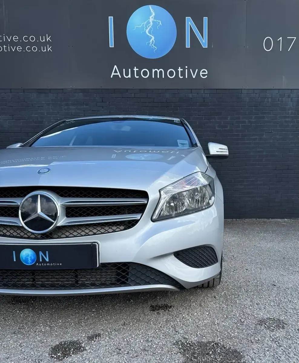 Used Mercedes A180 122 HP (89 kW) 2013 Silver Hatchback