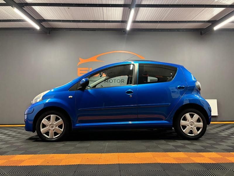 Used Toyota Aygo 67 HP (49 kW) 2009 Blue Hatchback
