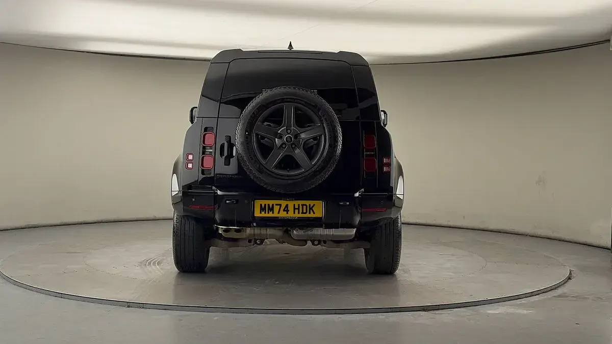 Used Land Rover Defender SE Dynamic 2024 Santorini black SUV