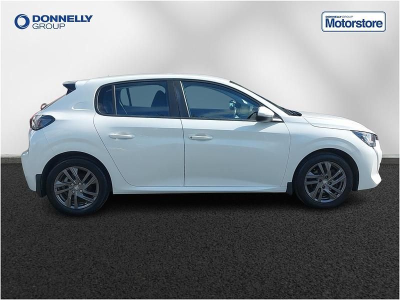 Used Peugeot 208 Active Premium 99 HP (72 kW) 2022 White Hatchback