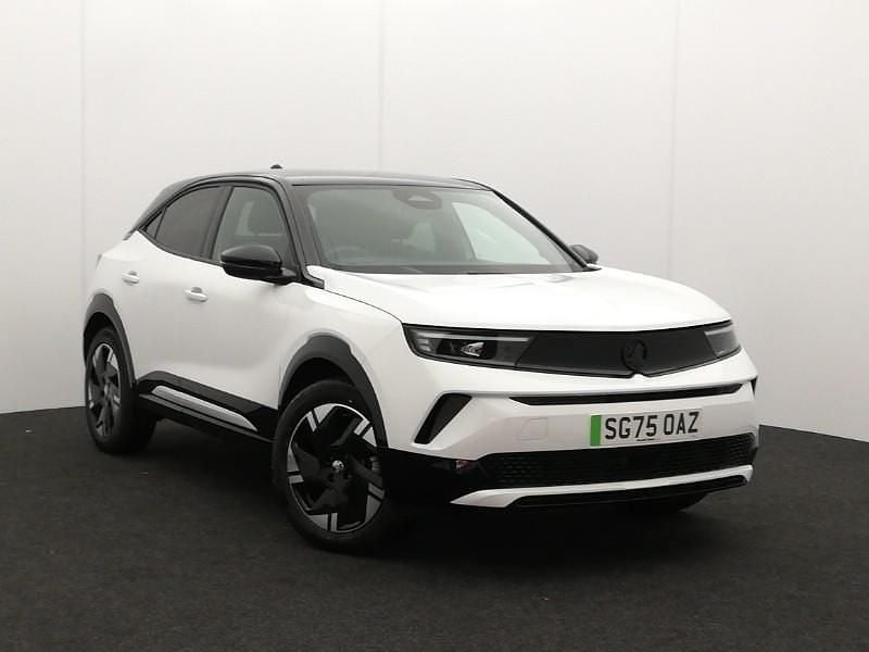 Brilliant paint arctic white New 2025 Vauxhall Mokka SUV | £19,998 (Super price) - Image 1/4