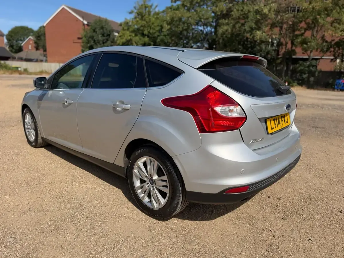 Used Ford Focus Titanium 125 HP (91 kW) 2014 Silver Hatchback
