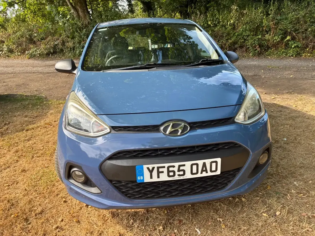 Used Hyundai i10 67 HP (49 kW) 2015 Blue Hatchback