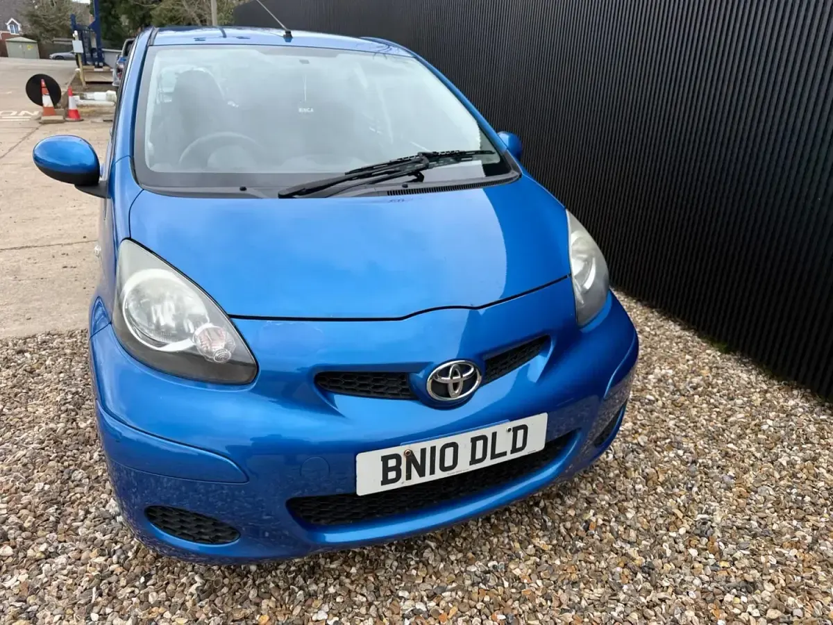 Used Toyota Aygo 67 HP (49 kW) 2010 Blue Hatchback