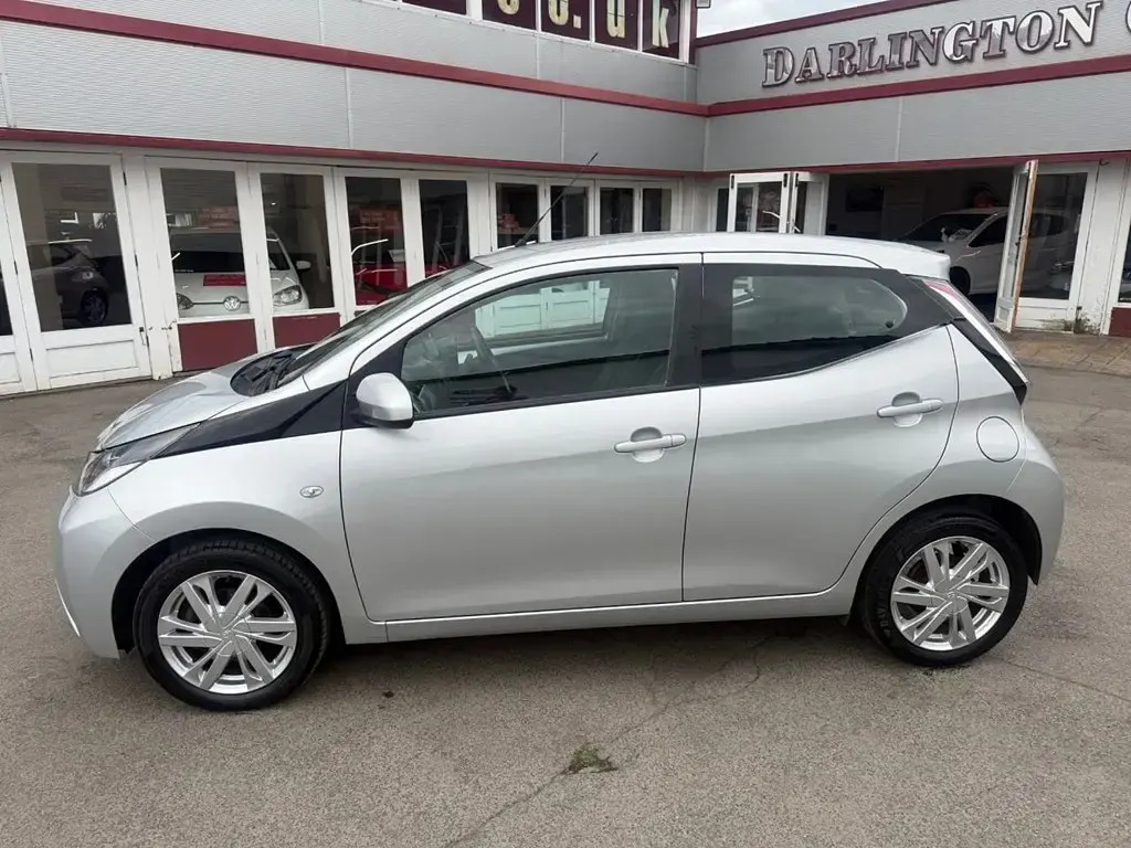 Używany Toyota Aygo x-press 68 KM (50 kW) 2014 Srebrny Hatchback
