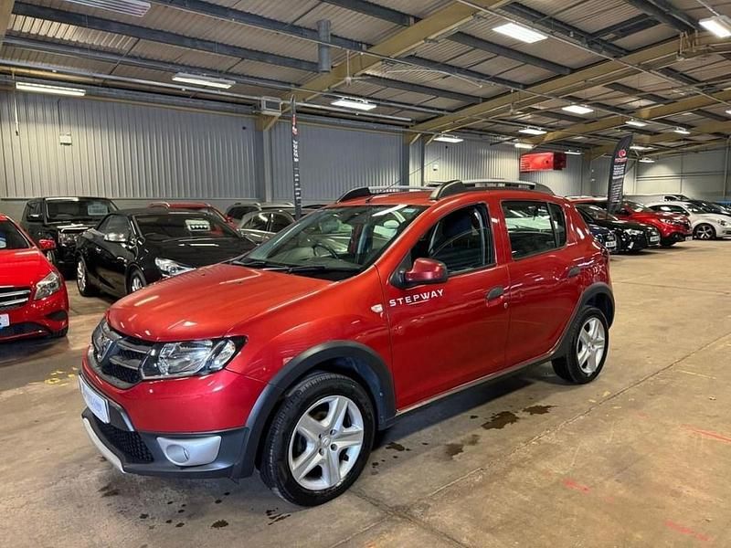 Used Dacia Sandero Lauréate 90 HP (66 kW) 2015 Red Hatchback