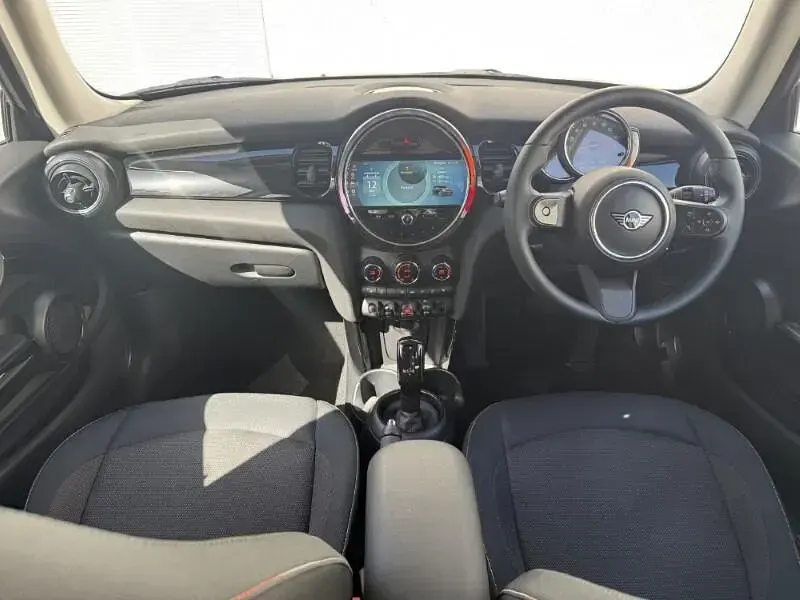 Begagnad Mini Cooper Classic 134 HK (98 kW) 2021 Svart Halvkombi