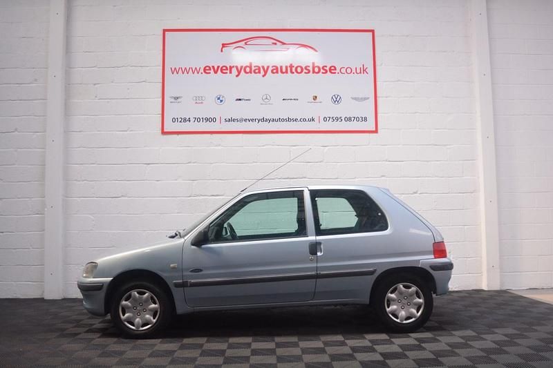 Used Peugeot 106 60 HP (44 kW) 2002 Silver Hatchback