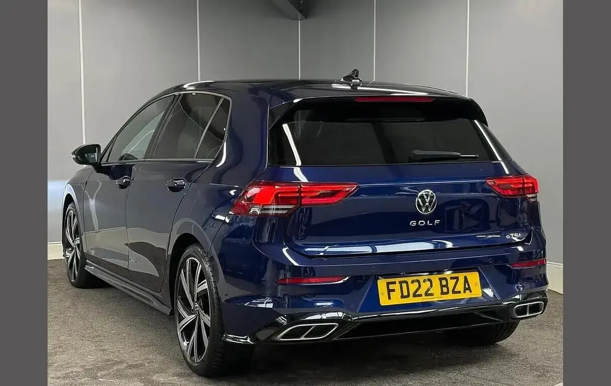 Used VW Golf VIII R-line 147 HP (108 kW) 2022 Blue Hatchback