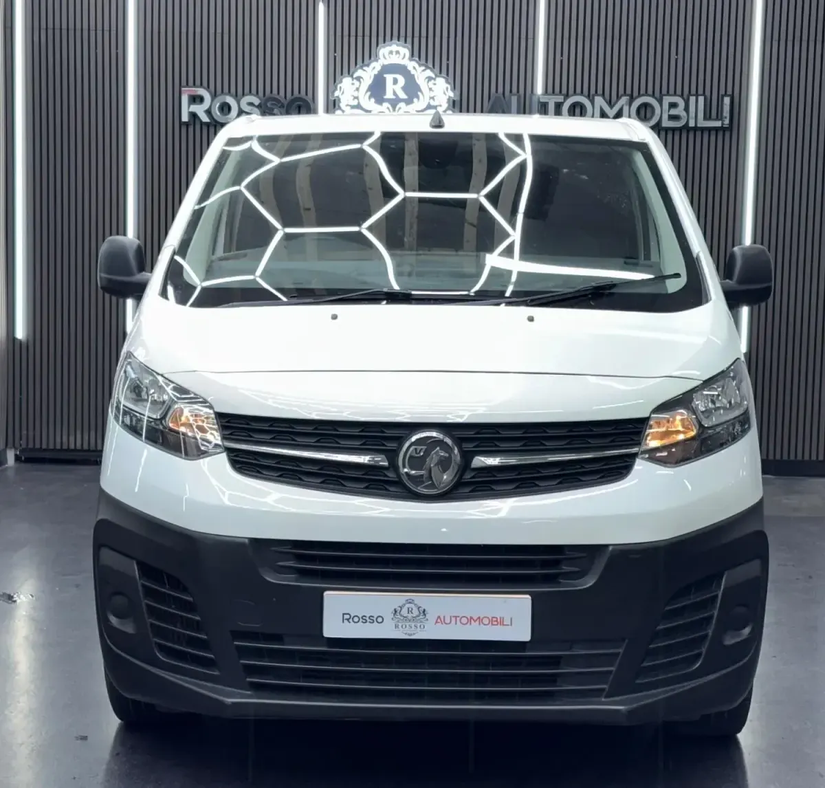 Used Vauxhall Vivaro 100 HP (73 kW) 2021 White MPV