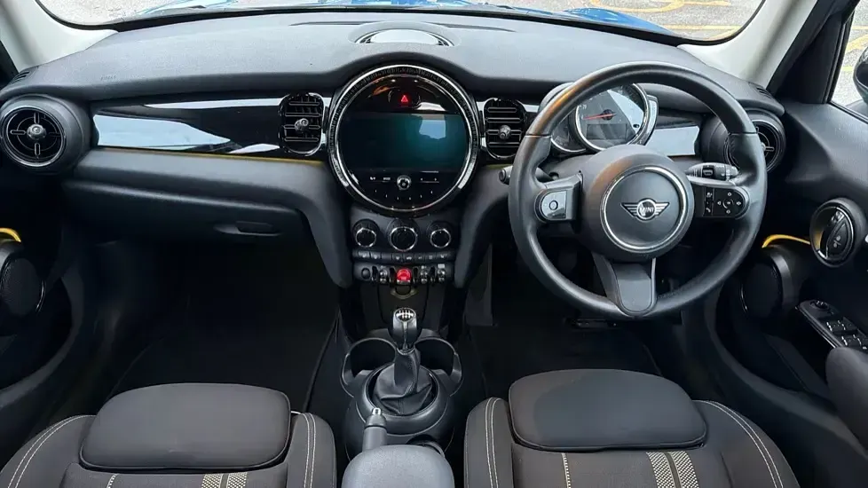Begagnad Mini Cooper S Classic 176 HK (129 kW) 2021 Blå Halvkombi