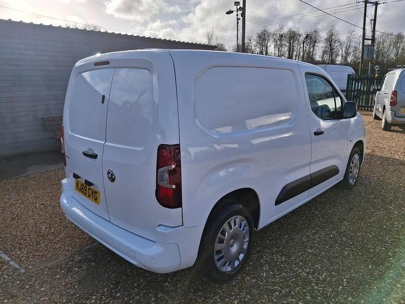 Used Vauxhall Combo Sportive 100 HP (73 kW) 2020 White Van