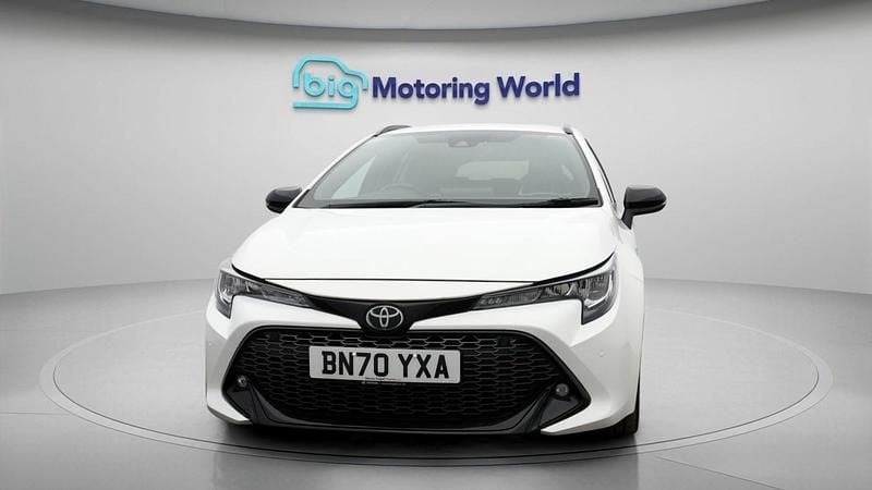Used Toyota Corolla Sport 122 HP (89 kW) 2020 White Estate