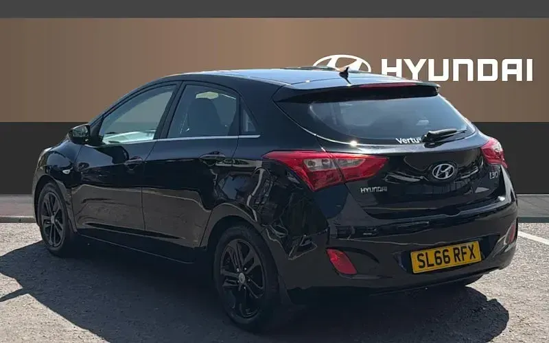 Used Hyundai i30 SE 101 HP (74 kW) 2016 Black Hatchback