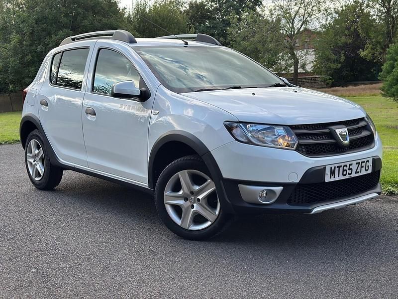White Used 2015 Dacia Sandero Stepway Ambiance Hatchback | £4,200 (Fair price) - Image 1/4