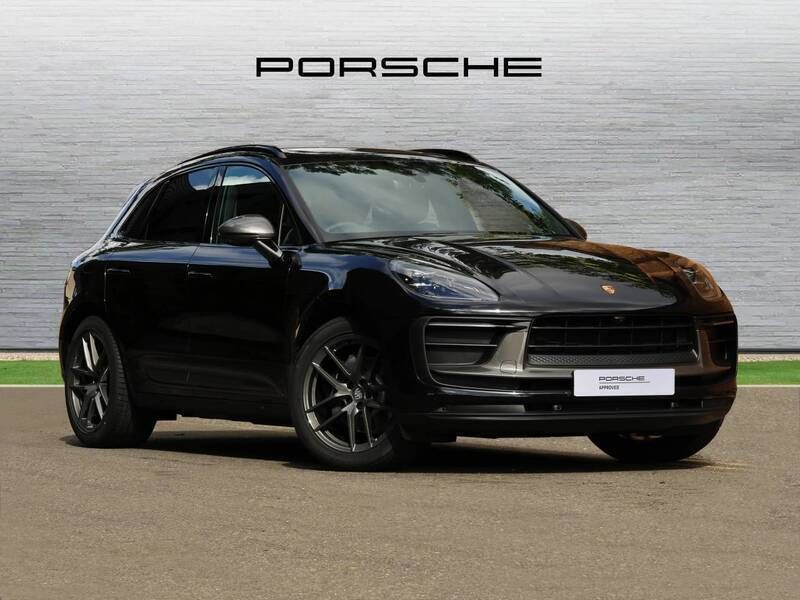 Jet black metallic New 2025 Porsche Macan SUV | £71,900 - Image 1/4