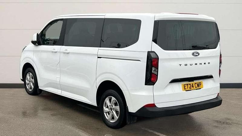 Used Ford Tourneo Zetec 136 HP (100 kW) 2024 White MPV