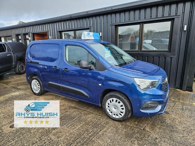 Used Vauxhall Combo Sportive 100 HP (73 kW) 2019 Blue Van
