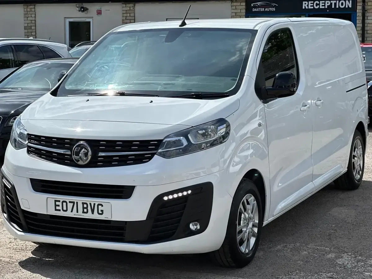 Used Vauxhall Vivaro Sportive 100 HP (73 kW) 2021 White MPV