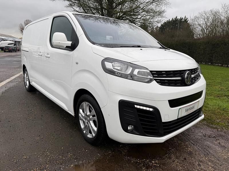 Used Vauxhall Vivaro Elite 100 kW (136 HP) 2021 White MPV
