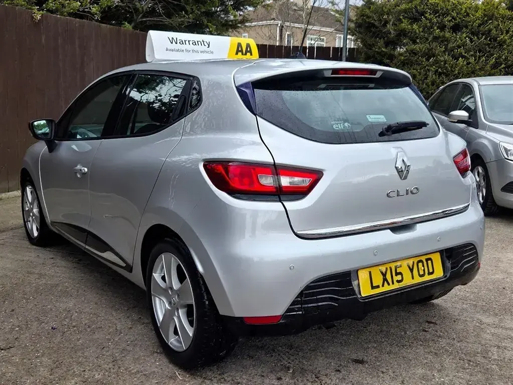 Used Renault Clio IV Dynamique 75 HP (55 kW) 2015 Silver Hatchback