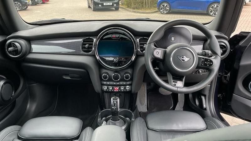 Usado Mini Cooper Exclusive 136 HP (100 kW) 2024 Preto Citadino