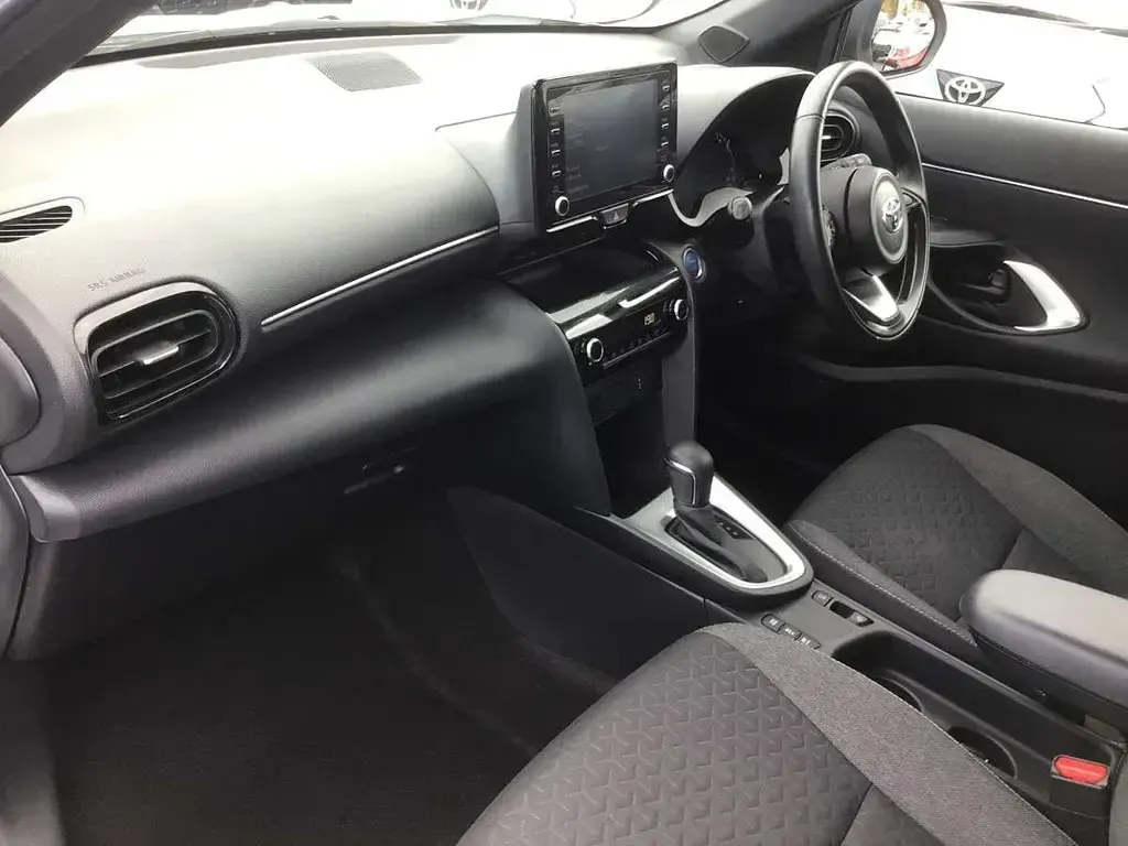 Used Toyota Yaris Cross Design 113 HP (83 kW) 2023 White SUV