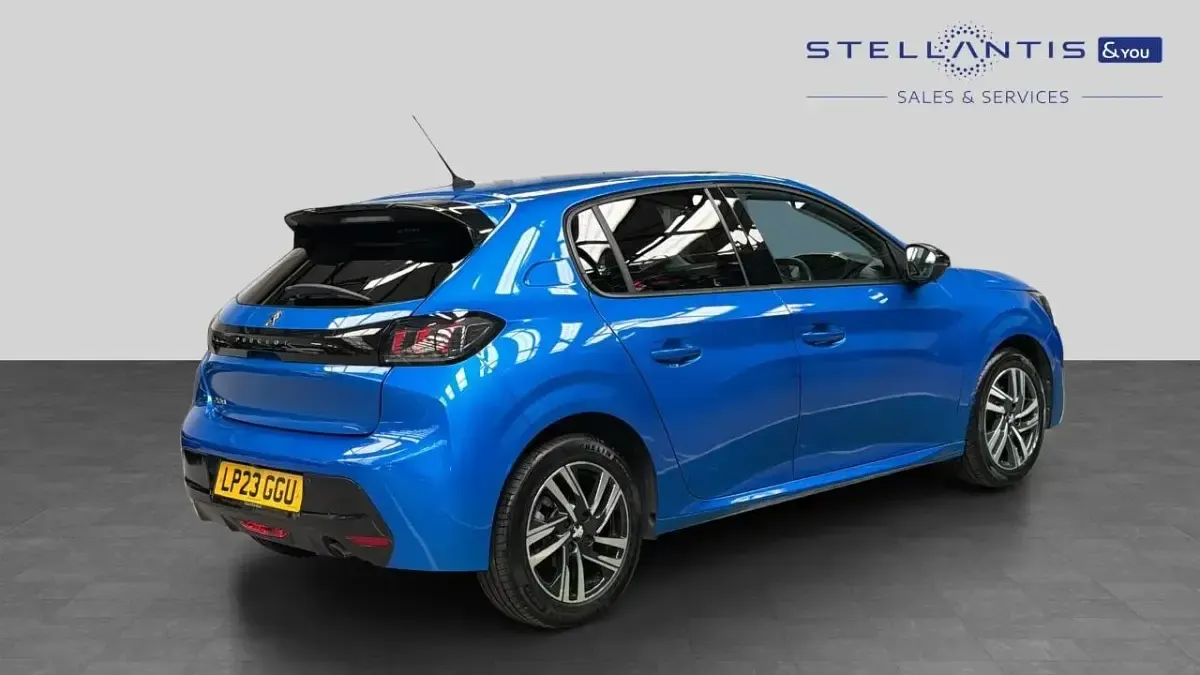 Used Peugeot 208 Allure+ 99 HP (72 kW) 2023 Blue Hatchback