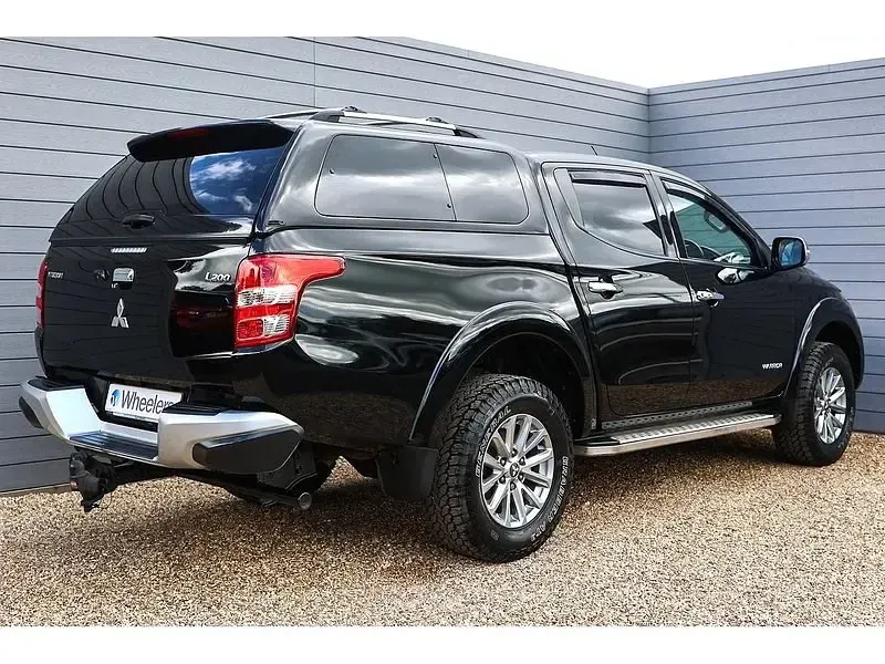 Second-hand Mitsubishi L200 Warrior 178 CP (130 kW) 2015 Negru Pickup