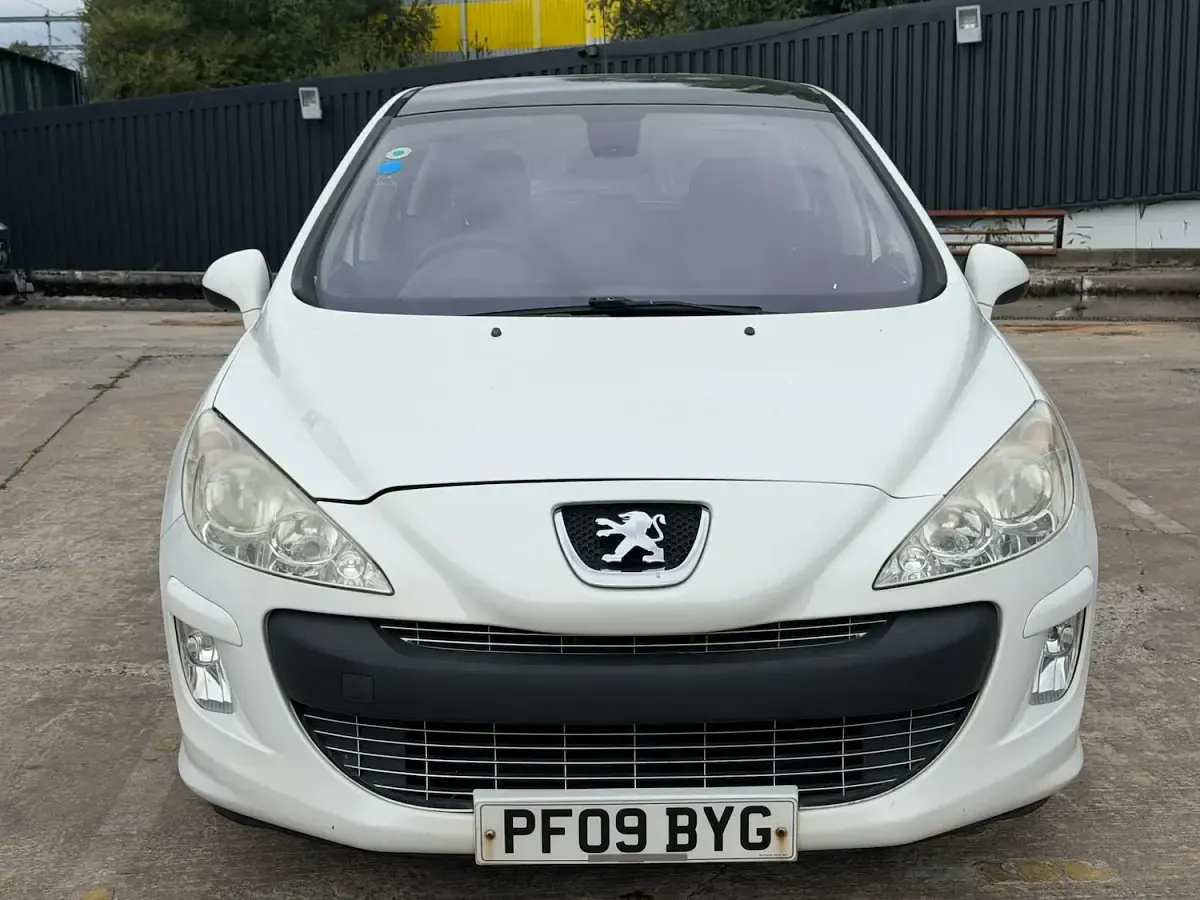 Used Peugeot 308 2009 White Hatchback