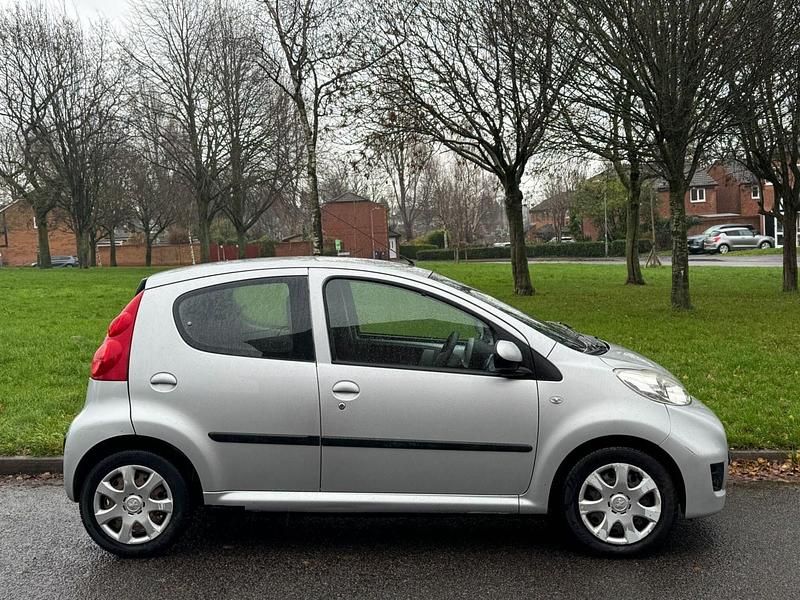 Used Peugeot 107 68 HP (50 kW) 2010 Silver Hatchback