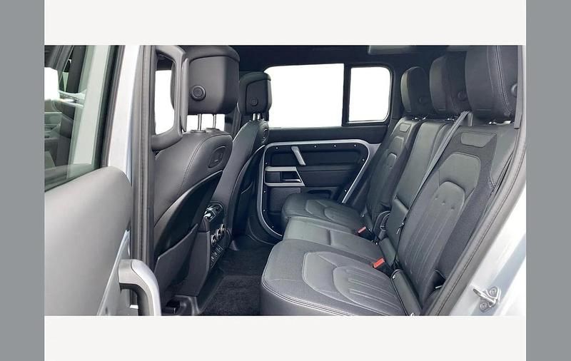 Used Land Rover Defender HSE Dynamic 300 HP (220 kW) 2021 Silver SUV