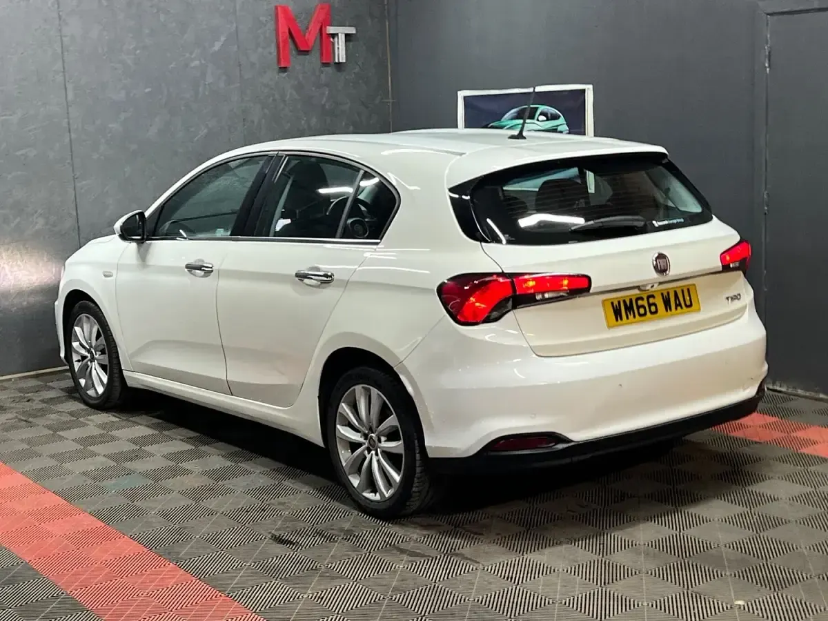 Used Fiat Tipo Lounge 120 HP (88 kW) 2016 White Hatchback