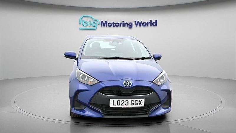 Used Toyota Yaris Hybrid 116 HP (85 kW) 2023 Blue Hatchback