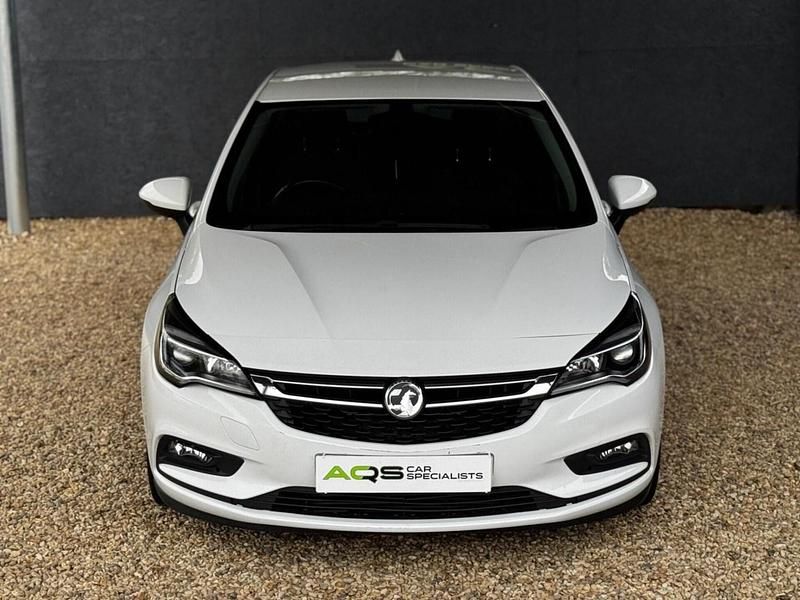 Używany Vauxhall Astra SRi 150 KM (110 kW) 2018 Biały Hatchback