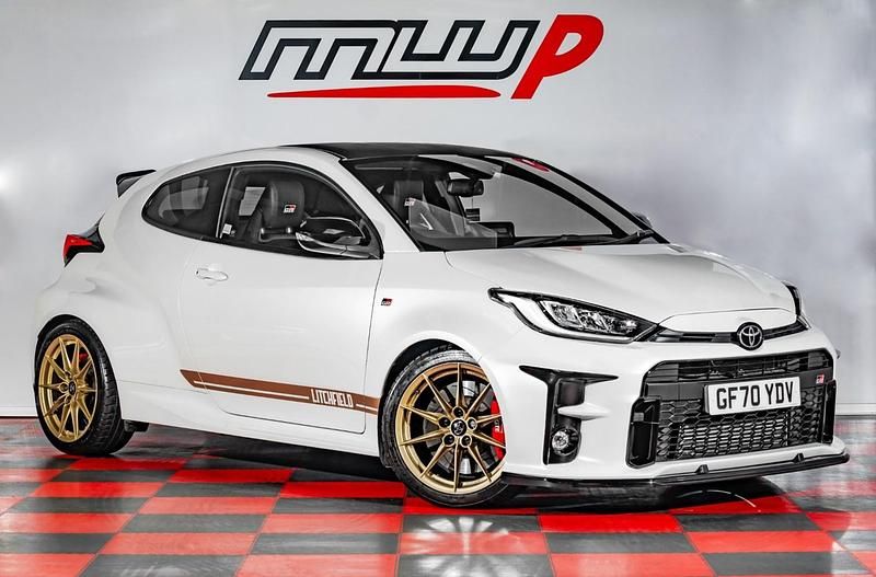 Used Toyota Yaris 310 HP (228 kW) 2021 White Hatchback