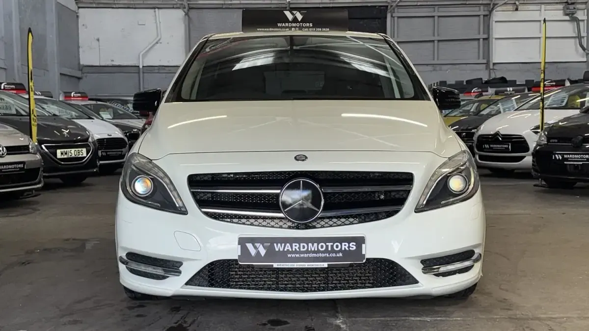 Used Mercedes B180 2013 White Hatchback