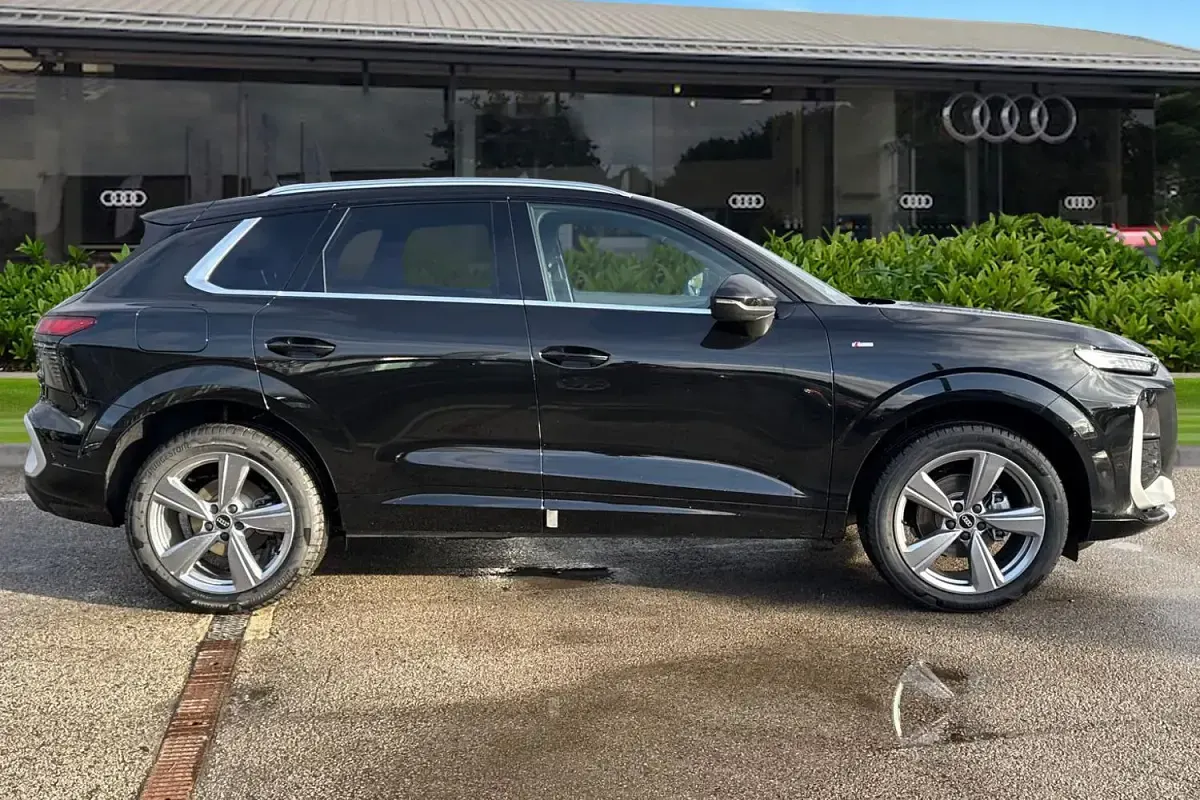 New Audi Q3 S-Line 2025 Black SUV