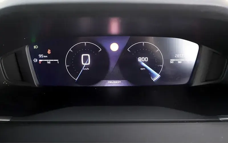 Used Peugeot 2008 Allure 131 HP (96 kW) 2024 Blue SUV