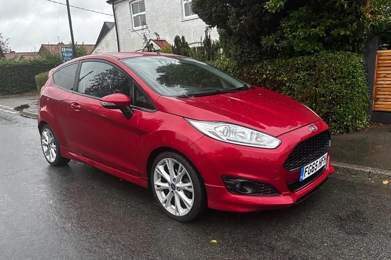 Red Used 2015 Ford Fiesta Zetec Hatchback | £5,495 (Fair price) - Image 1/1