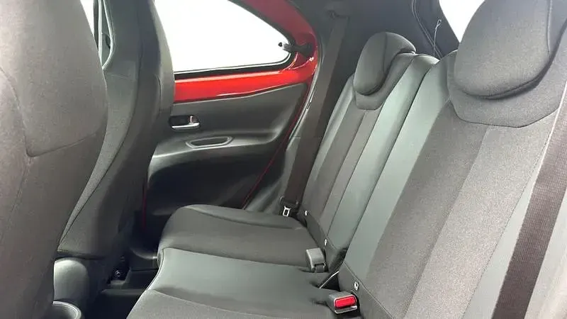 Used Toyota Aygo X 72 HP (52 kW) 2023 Red SUV