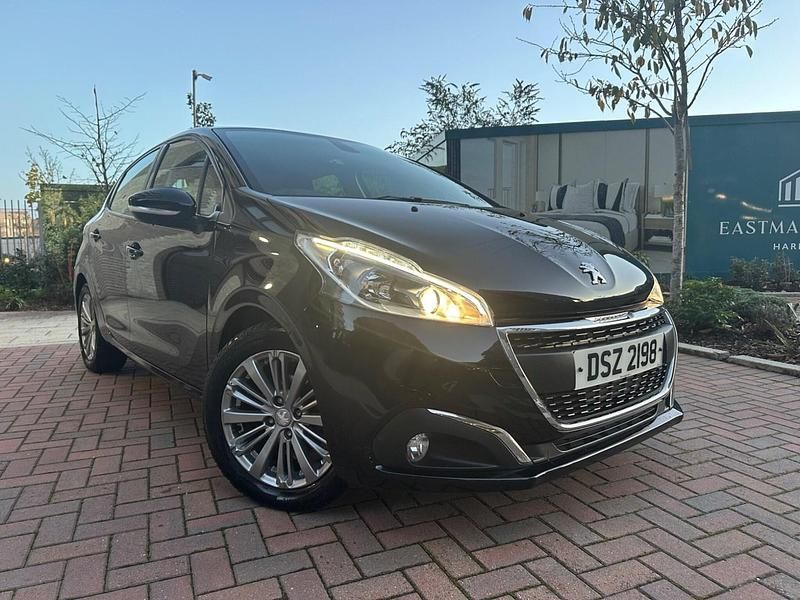 Black Used 2019 Peugeot 208 Signature Sky Hatchback | £4,595 (Super price) - Image 1/4