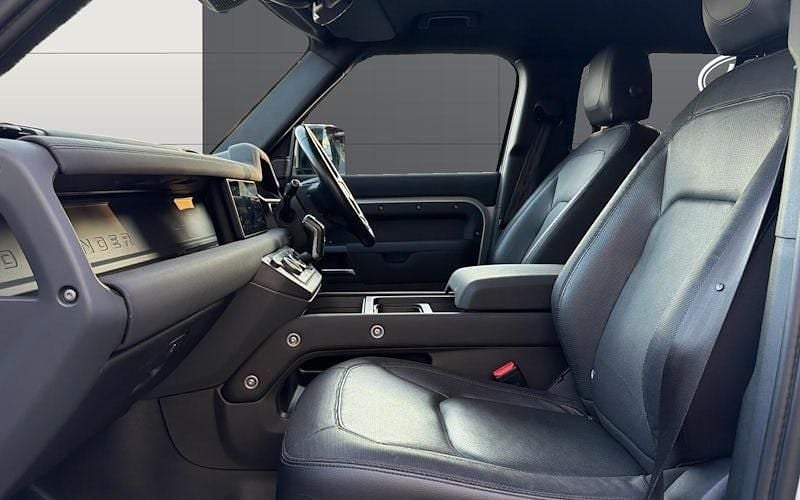 Used Land Rover Defender SE Dynamic 249 HP (183 kW) 2024 SUV