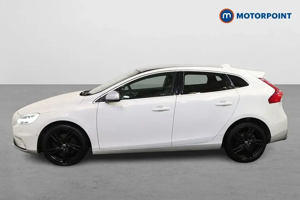 Used Volvo V40 R-Design Pro 150 HP (110 kW) 2018 White Hatchback