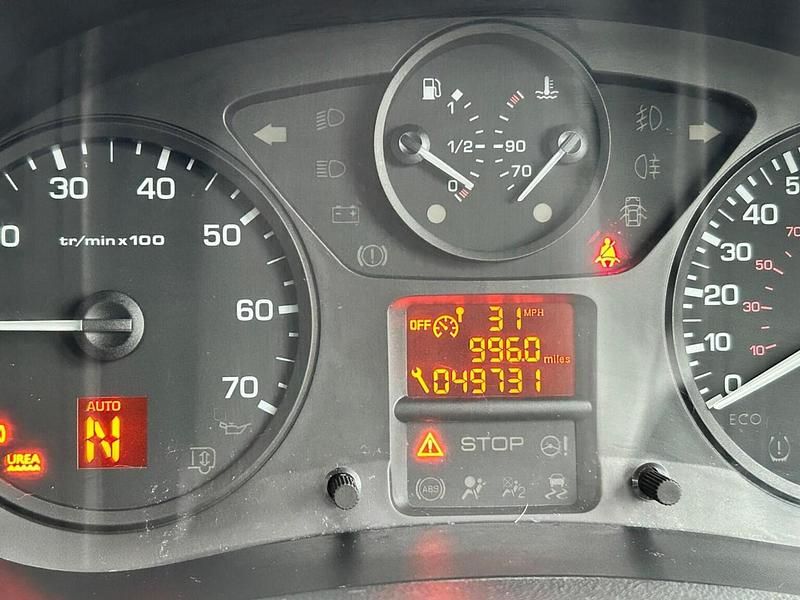 Used Peugeot TePee Active 100 HP (73 kW) 2016 Blue MPV