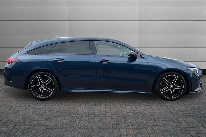 Used Mercedes CLA200 Executive 163 HP (119 kW) 2023 Blue Estate