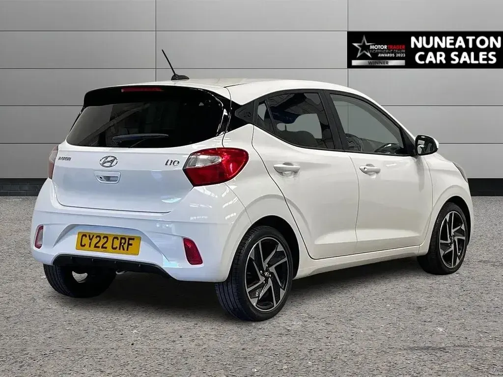 Used Hyundai i10 Premium 84 HP (61 kW) 2022 White Hatchback