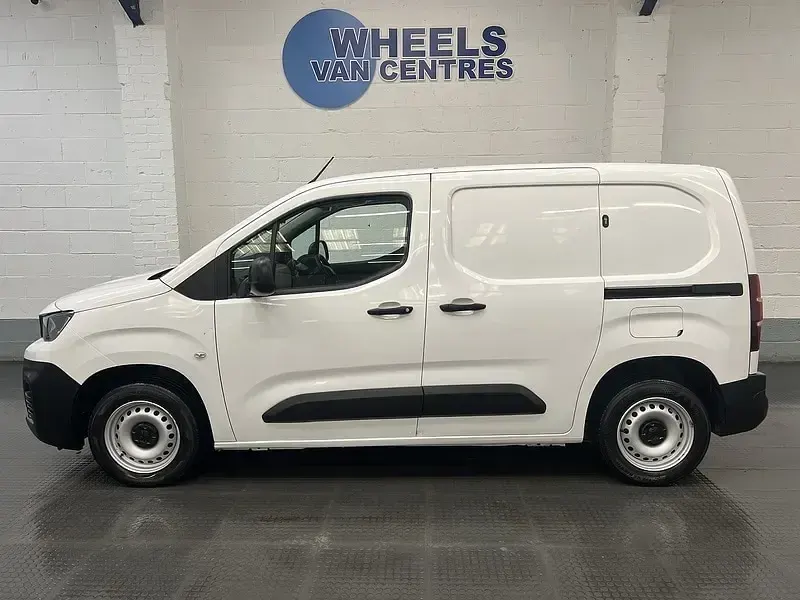 Used Peugeot Partner S 75 HP (55 kW) 2020 White MPV