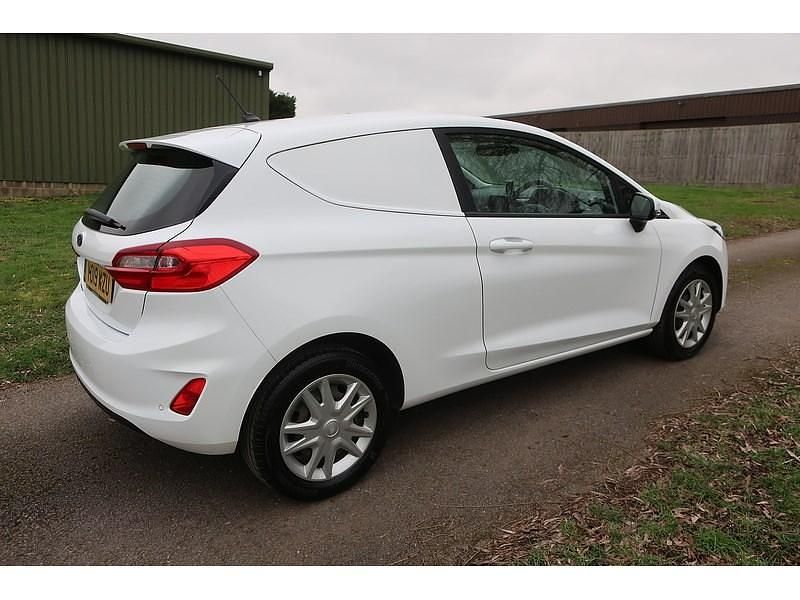 Used Ford Fiesta S 85 HP (62 kW) 2019 White Van